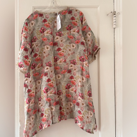 Linen& Linens Assymetrical Hem Floral Tunic - Picture 5 of 16
